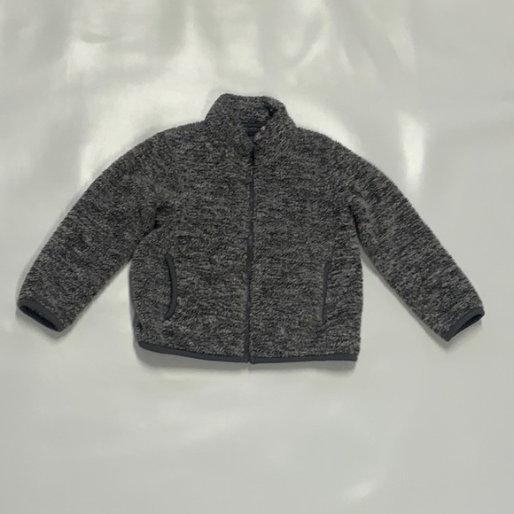 Uniqlo Kids Fluffy Yarn fleece zip sweater, size 5-6 - Picture 2 of 4